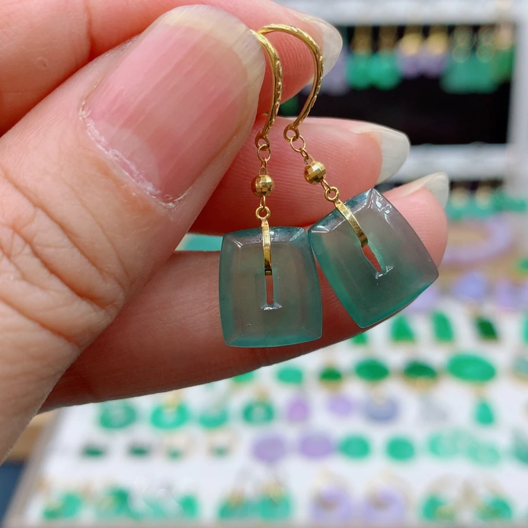 翡翠18K金镶嵌耳饰的