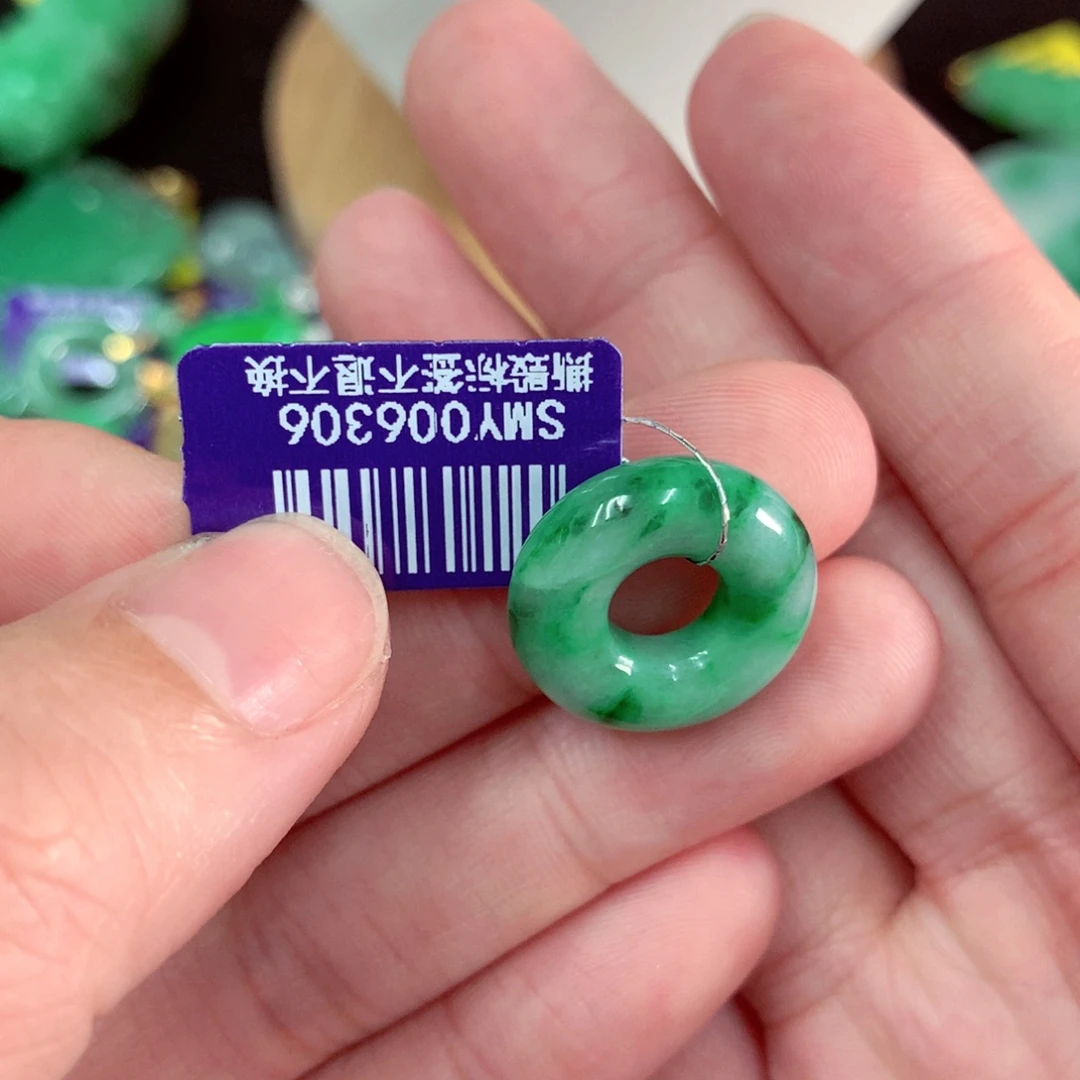 颈饰18K金镶嵌翡翠