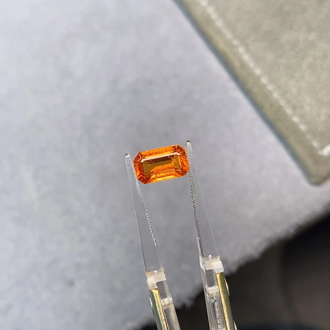 未镶嵌石榴石（芬达石）珠宝半成品2.95ct