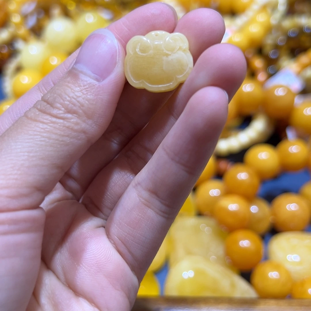 未镶嵌琥珀珠宝奇石