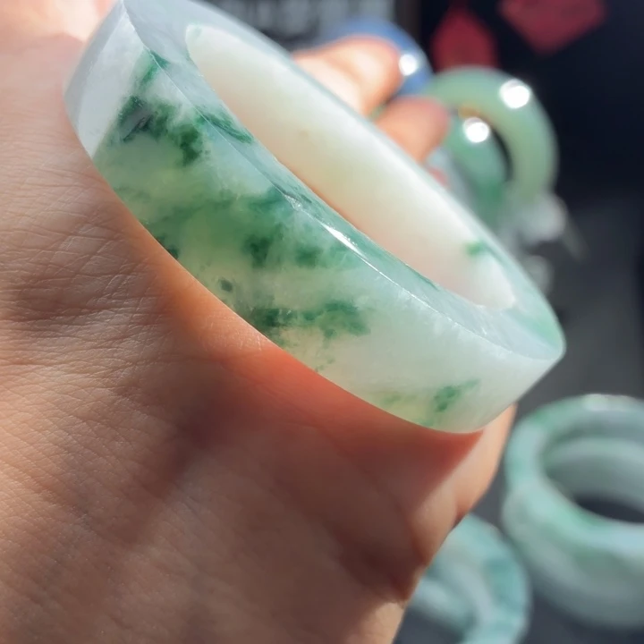 未镶嵌翡翠手镯定制翡翠