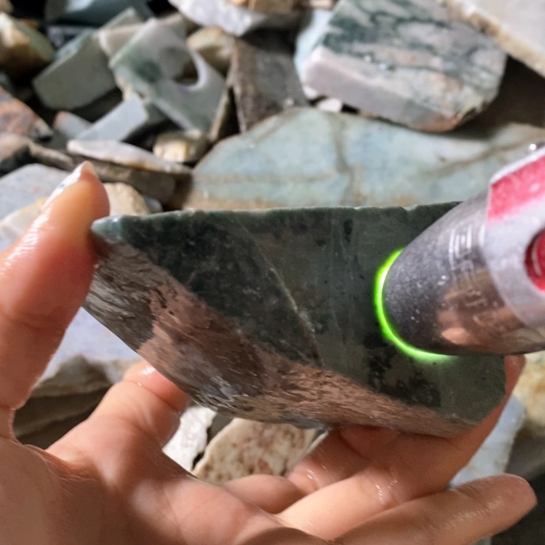 颈饰未镶嵌翡翠天然翡翠