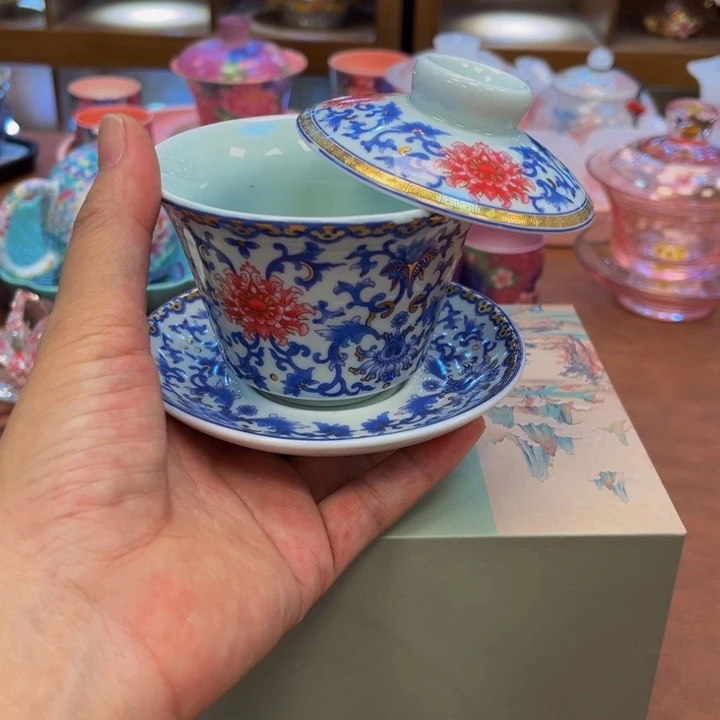 瓷片花花绿绿地在火山上分享