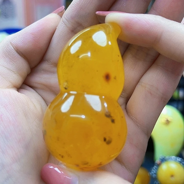 琥珀未镶嵌手镯吊坠
