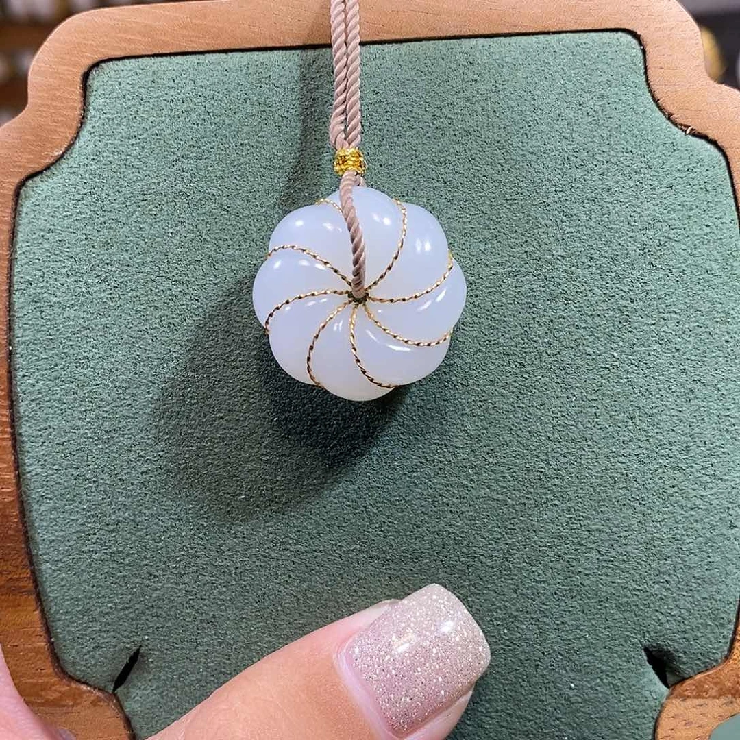 和田玉18K金镶嵌颈饰