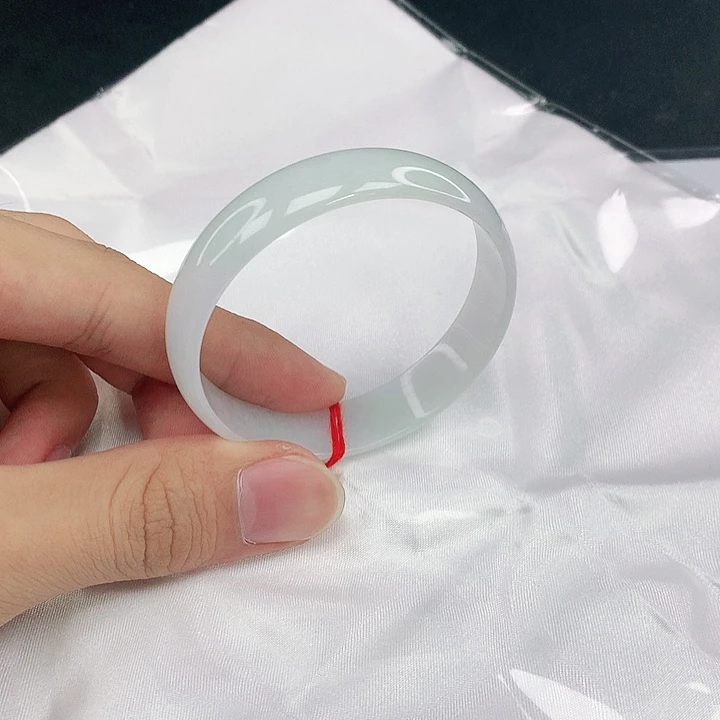 翡翠未镶嵌手镯圈52。05105