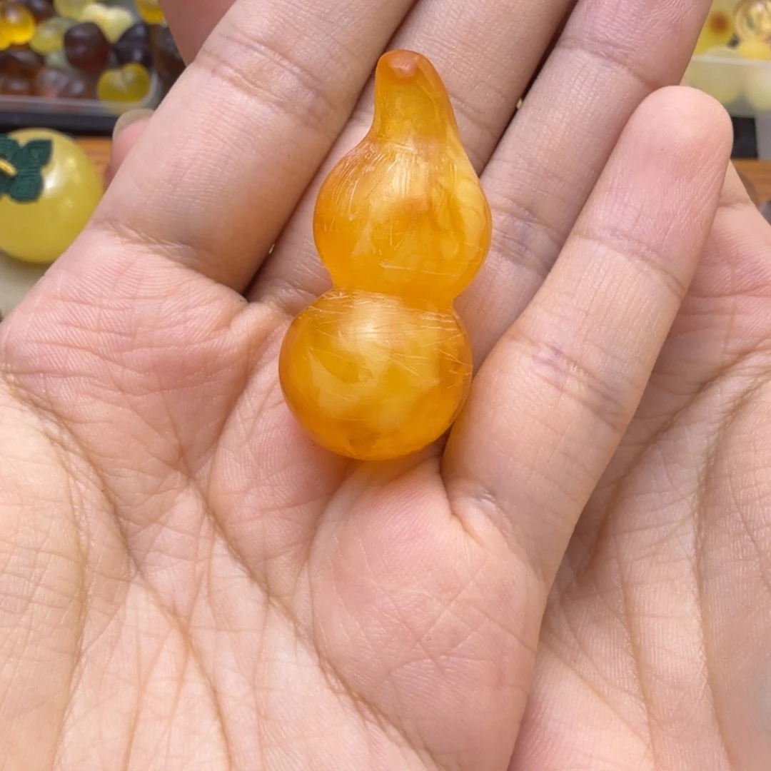 蜜蜡未镶嵌珠宝奇石