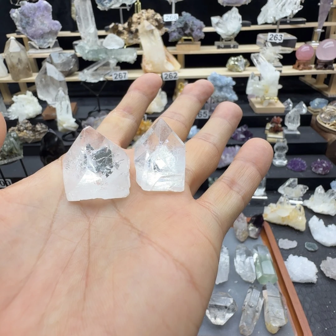 夏***闪石材天然水晶摆件