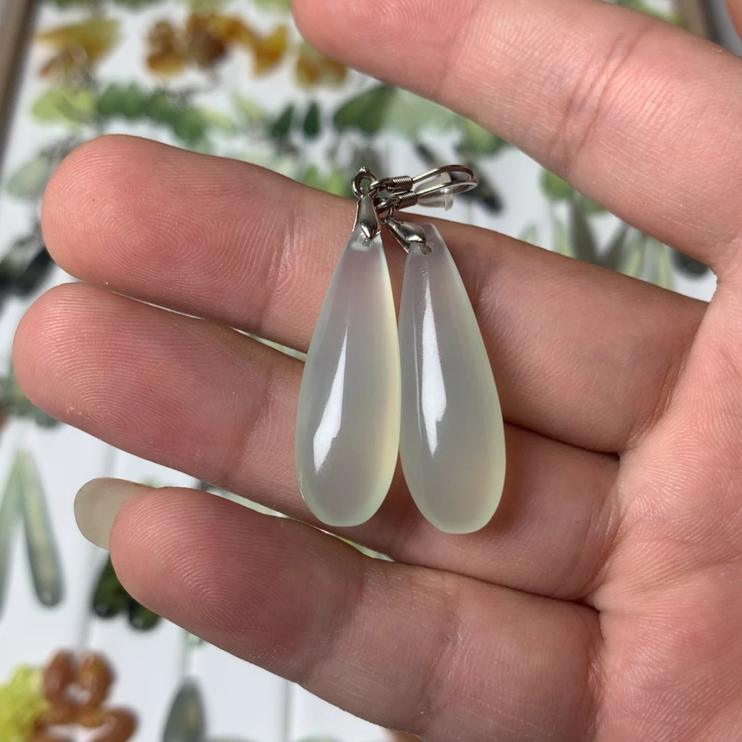 蛇纹石玉耳饰未镶嵌