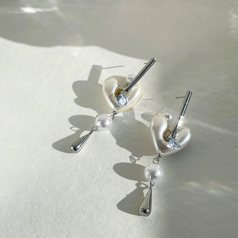 铜合金耳饰 小众设计气质白色爱心长款耳环优雅