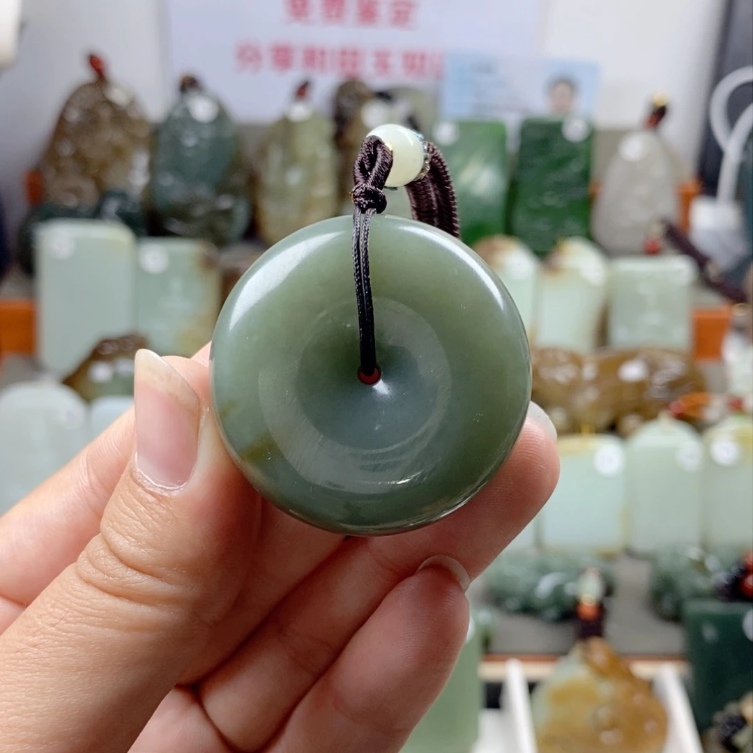 颈饰未镶嵌和田玉（糖玉）