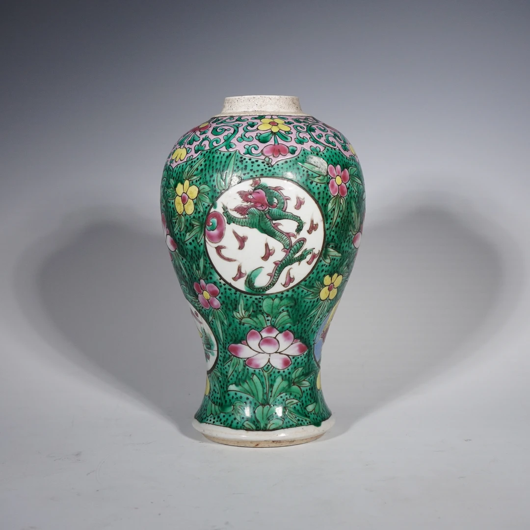 Lot 19937 清雍正 粉彩花卉龙纹梅瓶【古董拍卖】