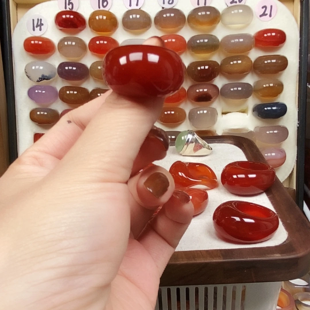 小***呀玛瑙/玉髓未镶嵌戒指