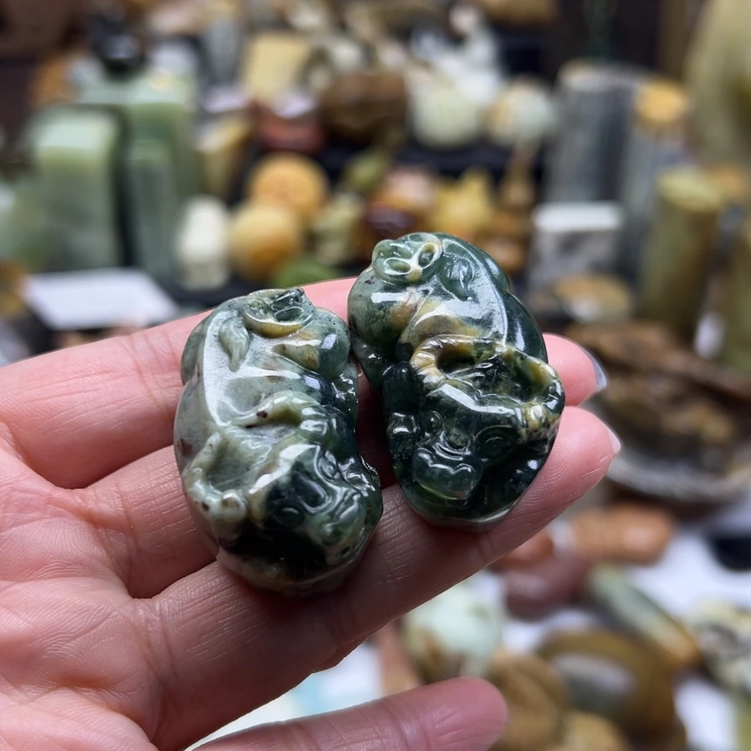 岫玉未镶嵌颈饰花玉兰牛一对