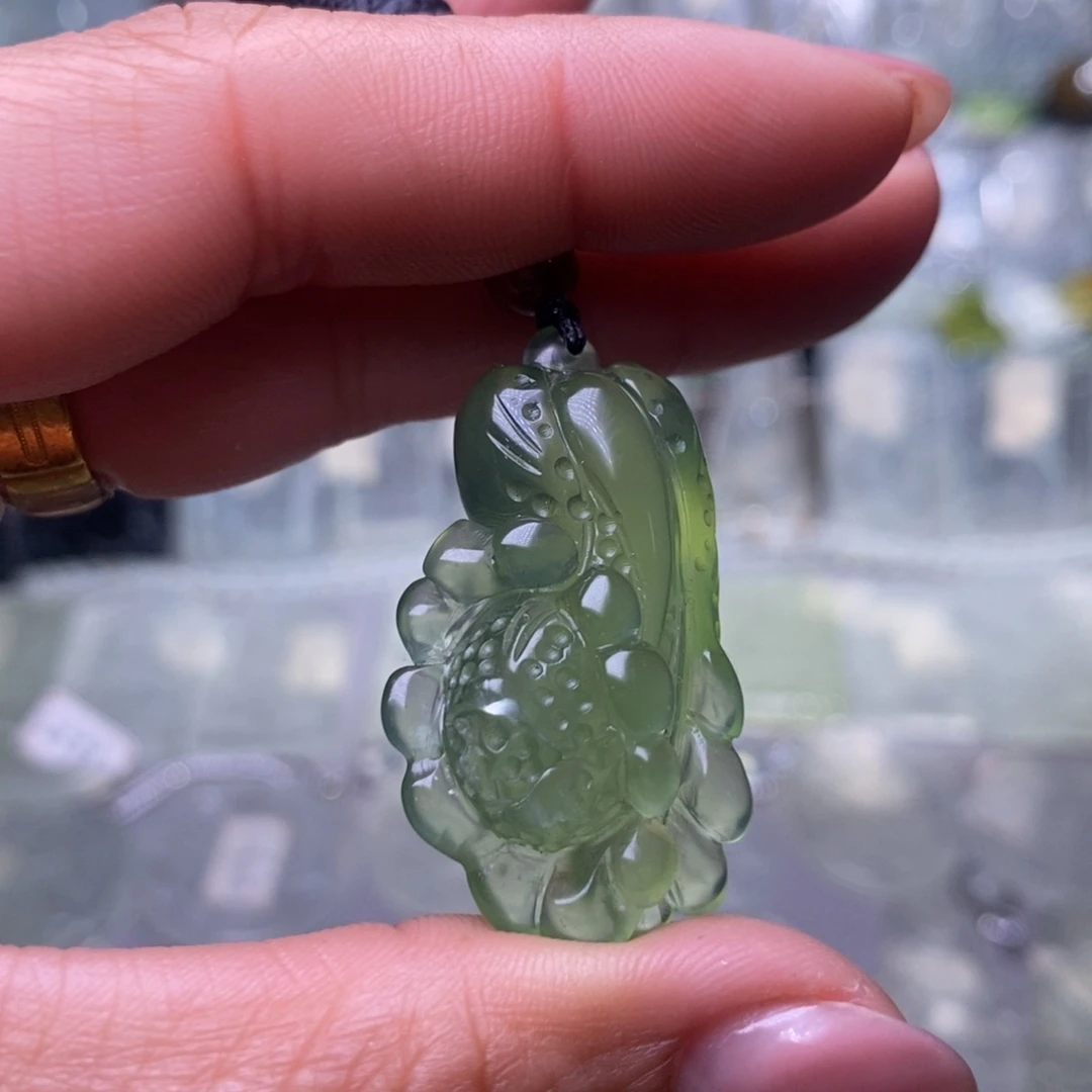 蛇纹石玉颈饰未镶嵌，