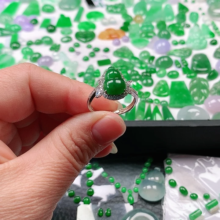 翡翠颈饰未镶嵌翡翠