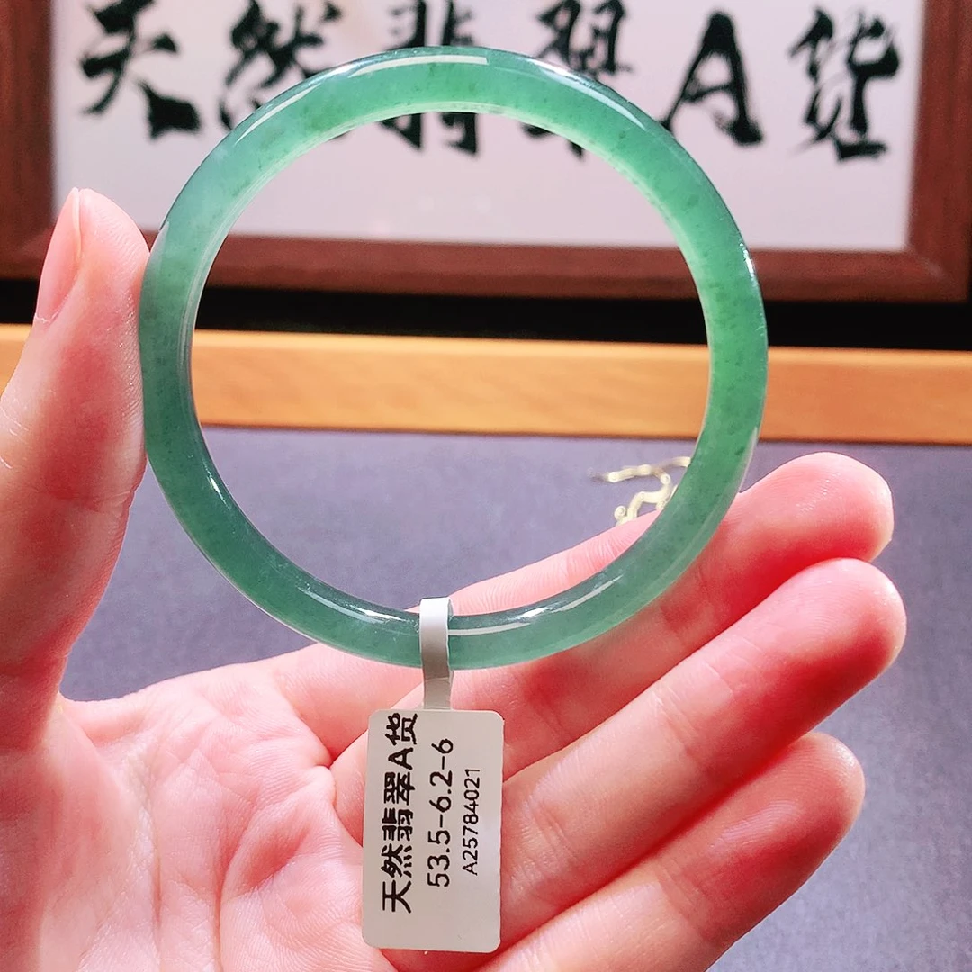 翡翠手镯未镶嵌天然翡翠