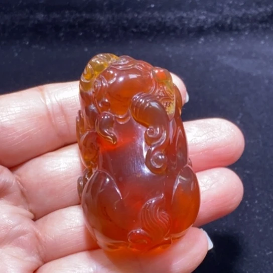 琥珀未镶嵌裸石红蜜貔貅27.7克