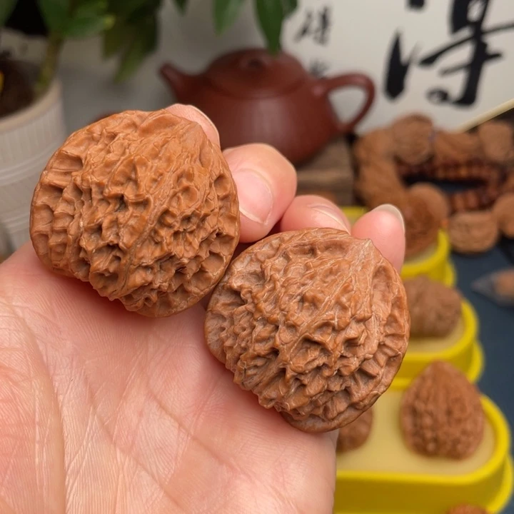 文玩核桃把件哦**丶狮子头