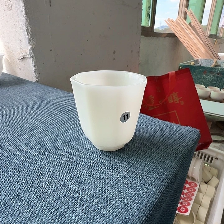 璞玉纯白八方来财主人杯容量约100毫升