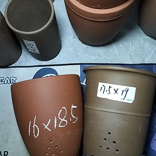 红泥三角一个，紫泥腰缠万贯一个