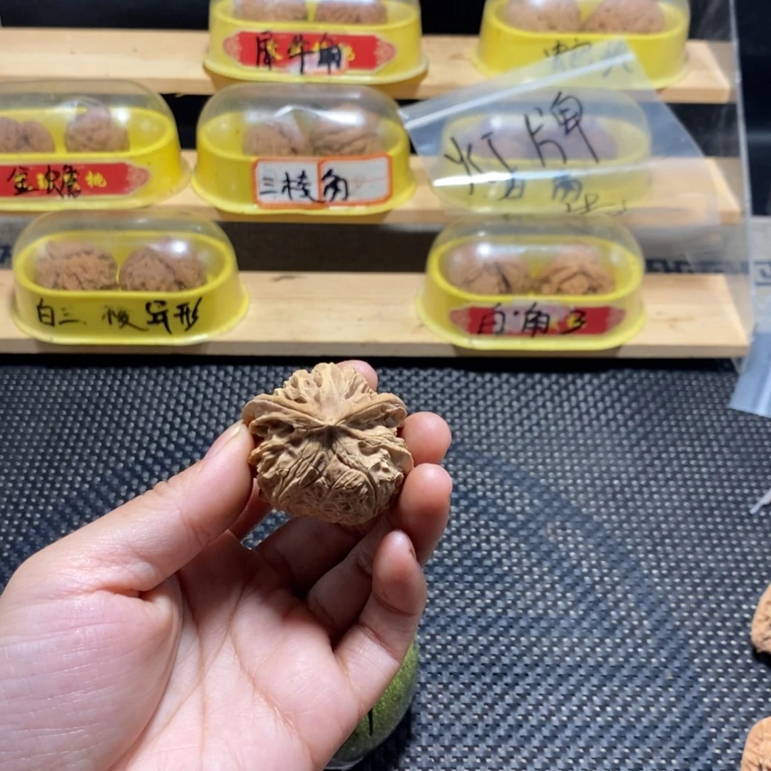 天***顺文玩核桃吊坠核桃异形