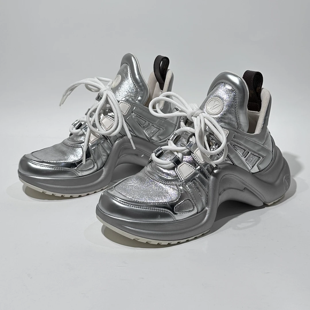 95新 LouisVuitton/路易威登 37码 银色时尚拱桥老爹鞋/MLC01671