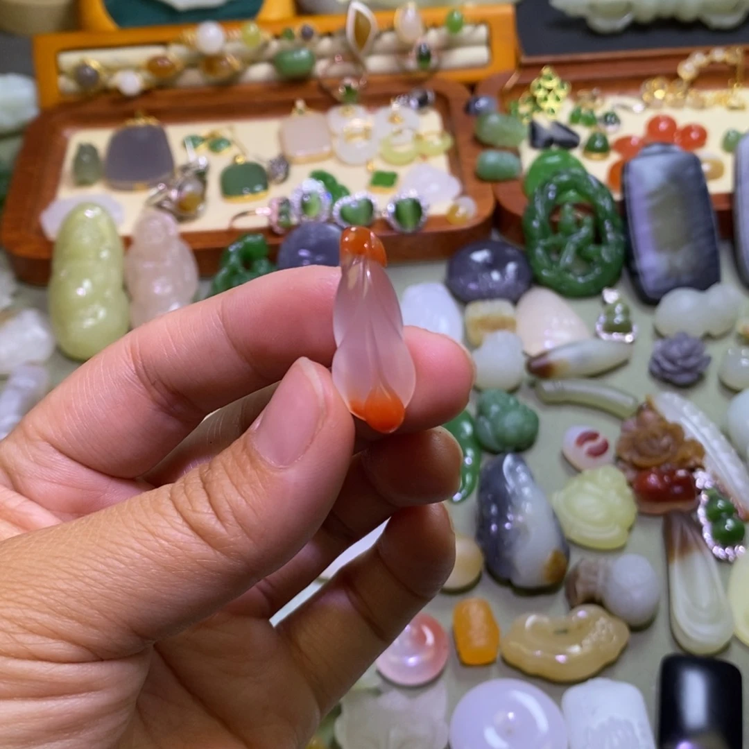 南红玛瑙未镶嵌颈饰想****疼