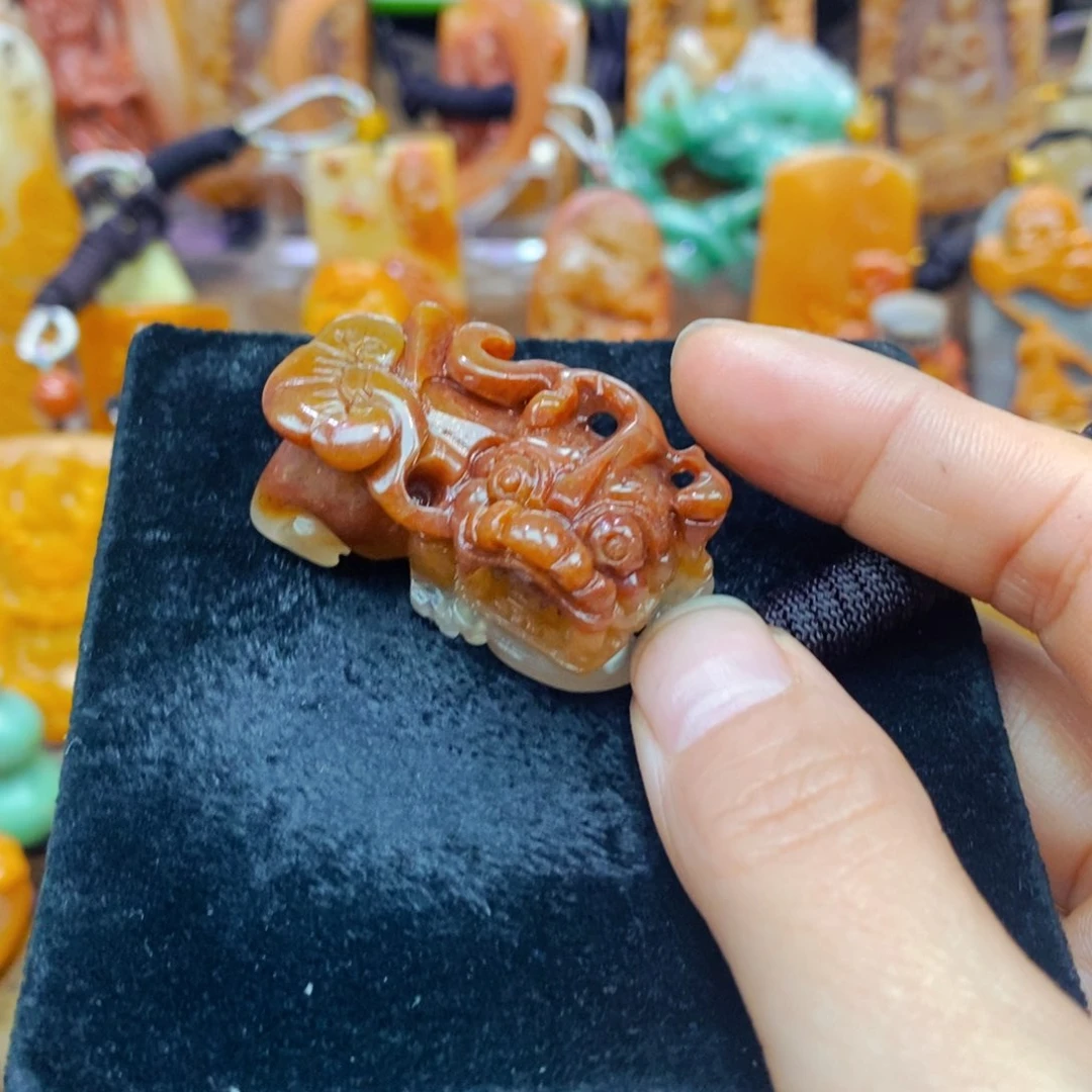 未镶嵌石英质玉（黄龙玉）吊坠(不含链)