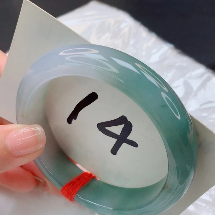 翡翠未镶嵌手镯半山水