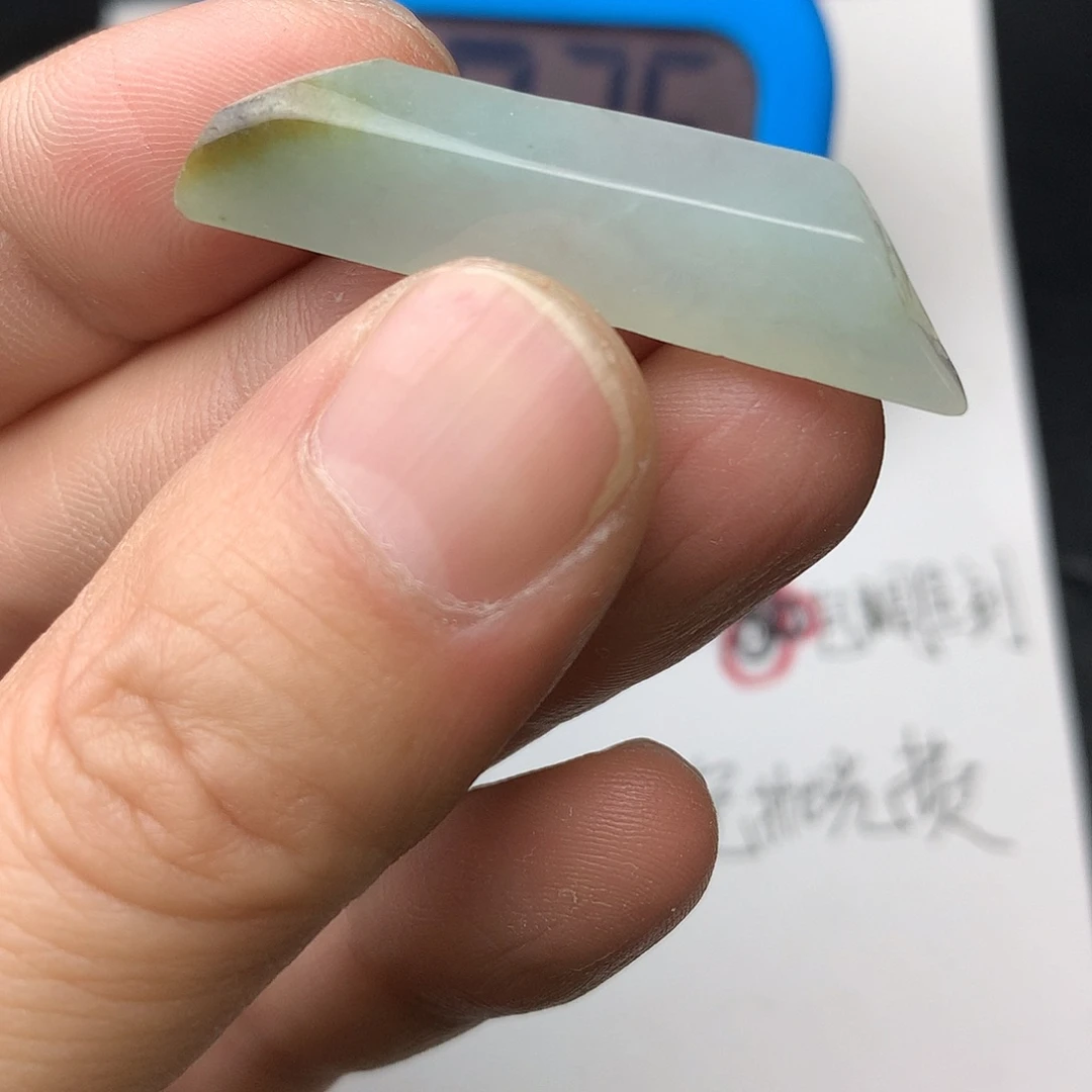 J***1翡翠未镶嵌颈饰翡翠首饰和翡翠
