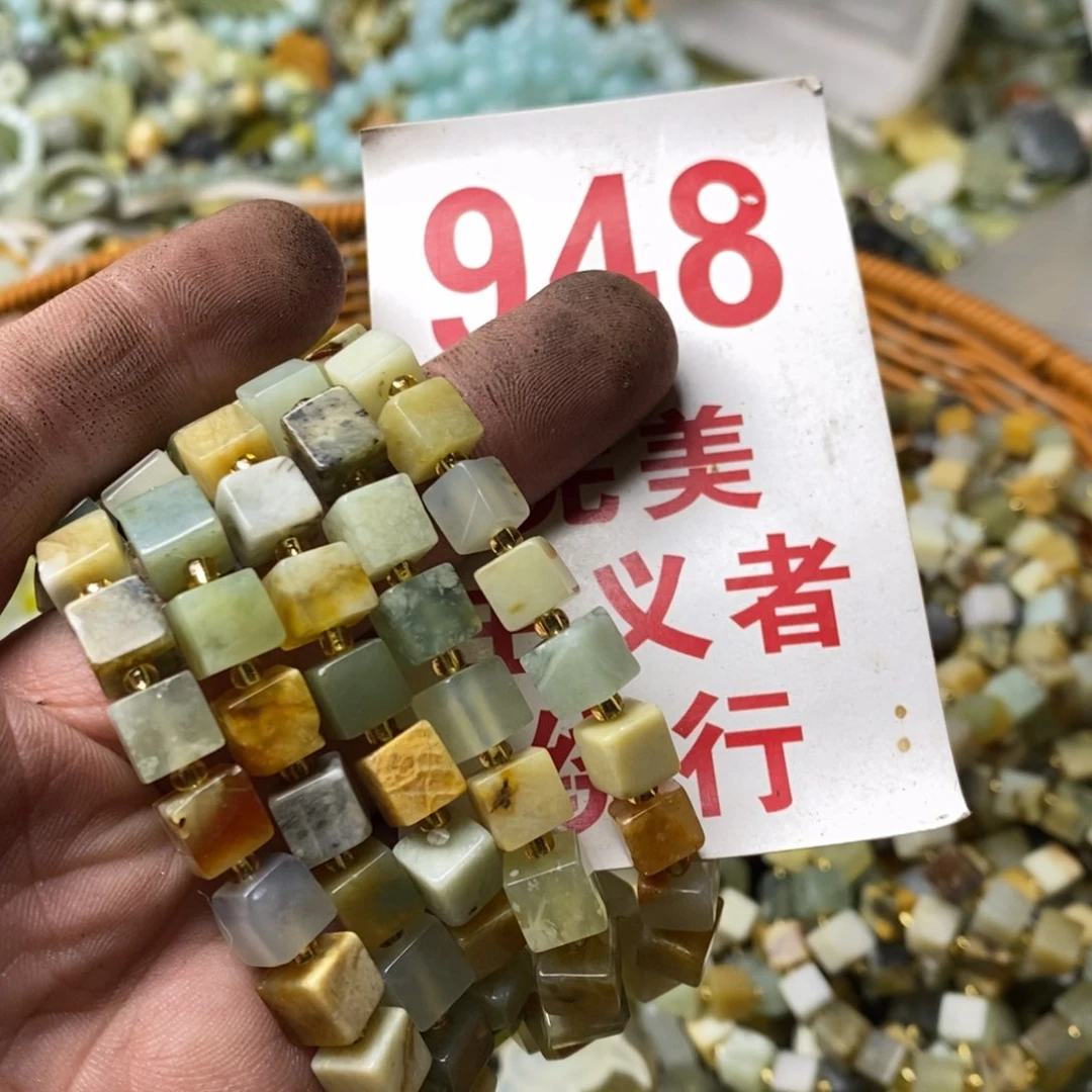 蛇纹石玉挂坠未镶嵌