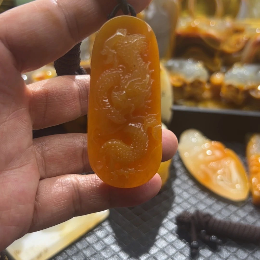 石英质玉未镶嵌颈饰