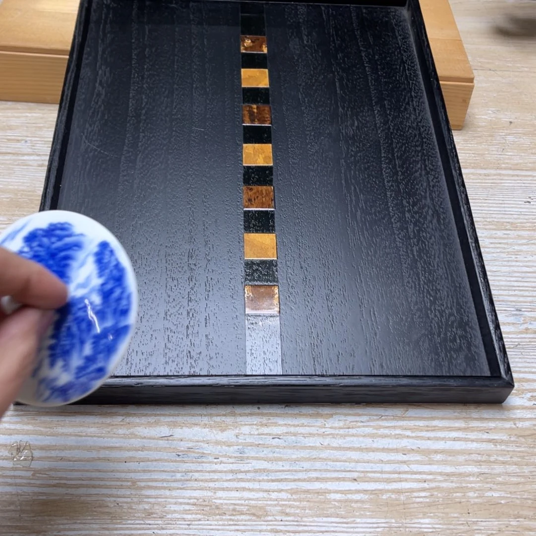 瓷片?****?密密麻麻地排列着一个大