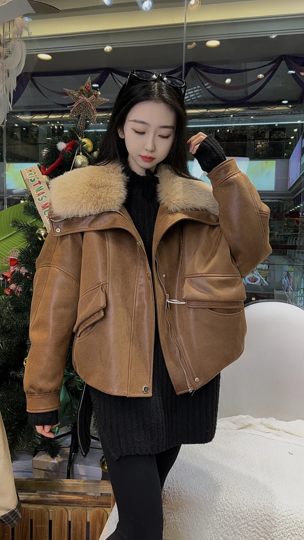 广州唐乐乐~狐狸毛大毛领气质短款时尚外套BF0419