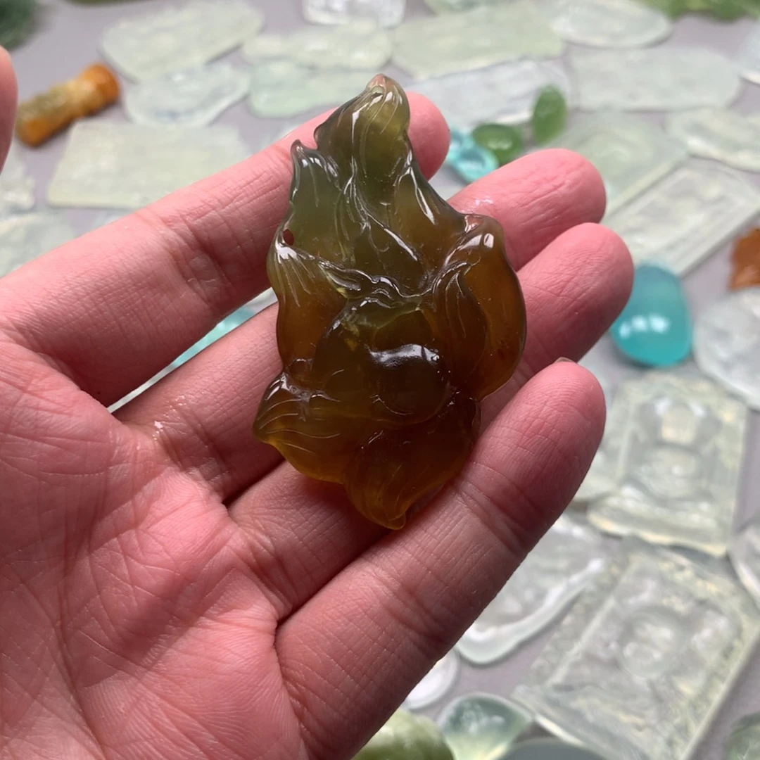 蛇纹石玉颈饰未镶嵌