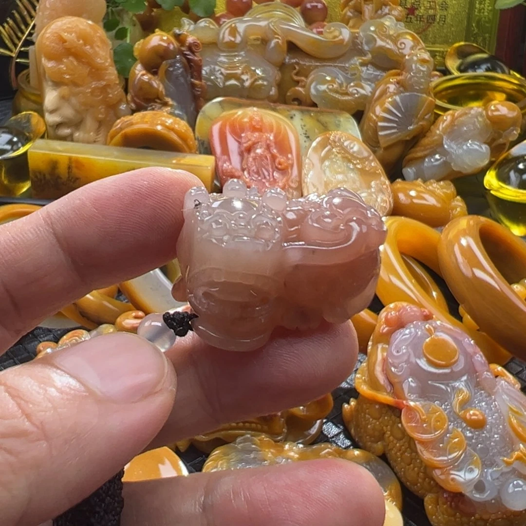 石英质玉未镶嵌颈饰