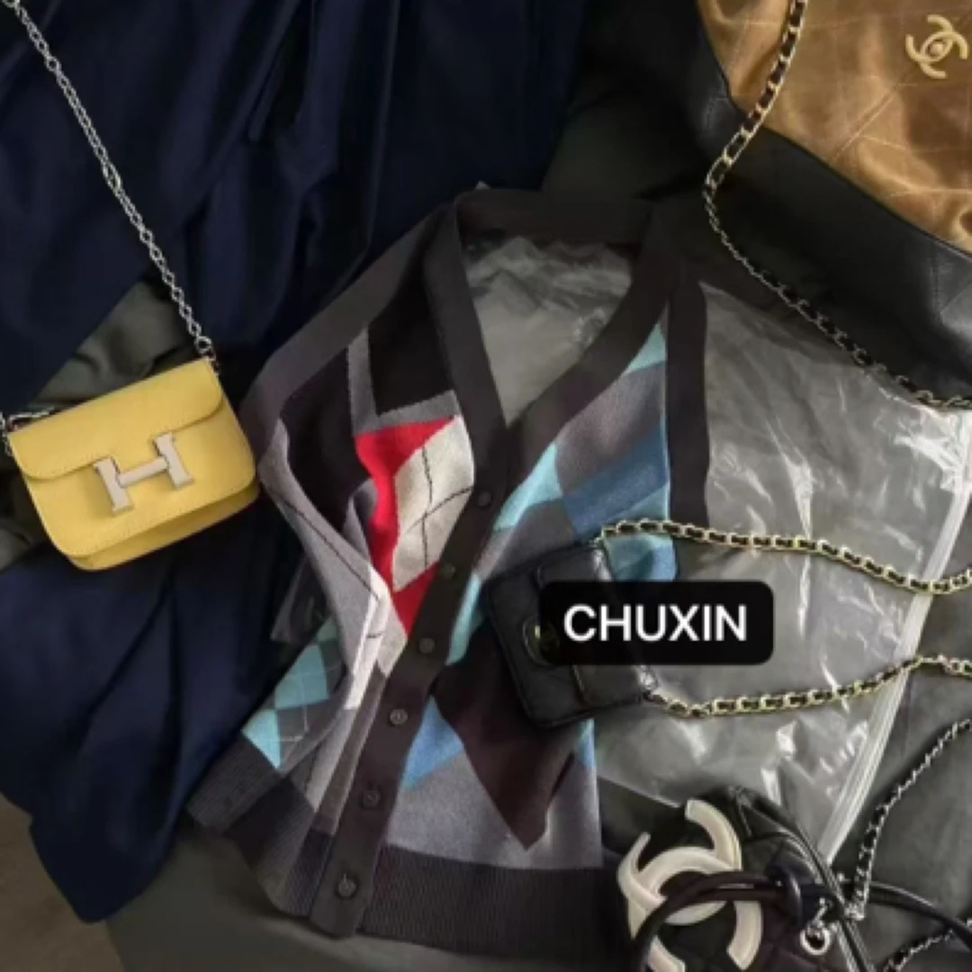 夏新网红款气质显瘦V领单排扣菱形格撞色挂脖露背针织背心