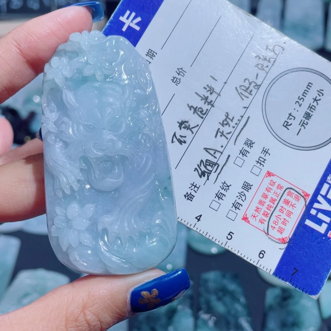 翡翠未镶嵌颈饰虎牌