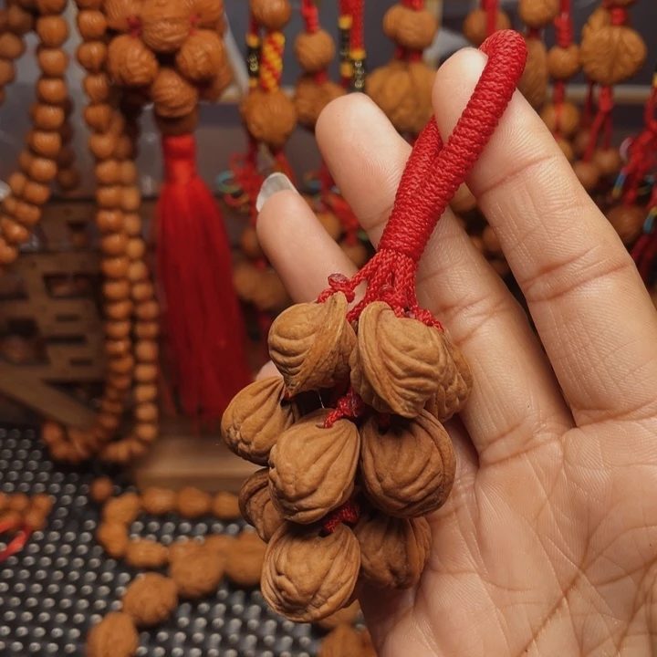 木质类龙纹桃枭挂件