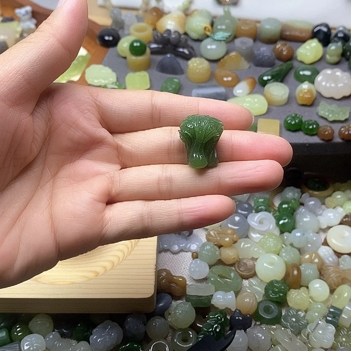 未镶嵌和田玉挂件白菜