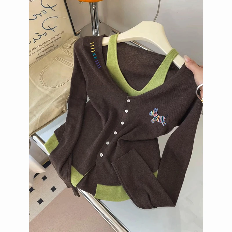 今年流行棕拼绿假两件小马上衣女早秋季2025新款超好看的大码小衫