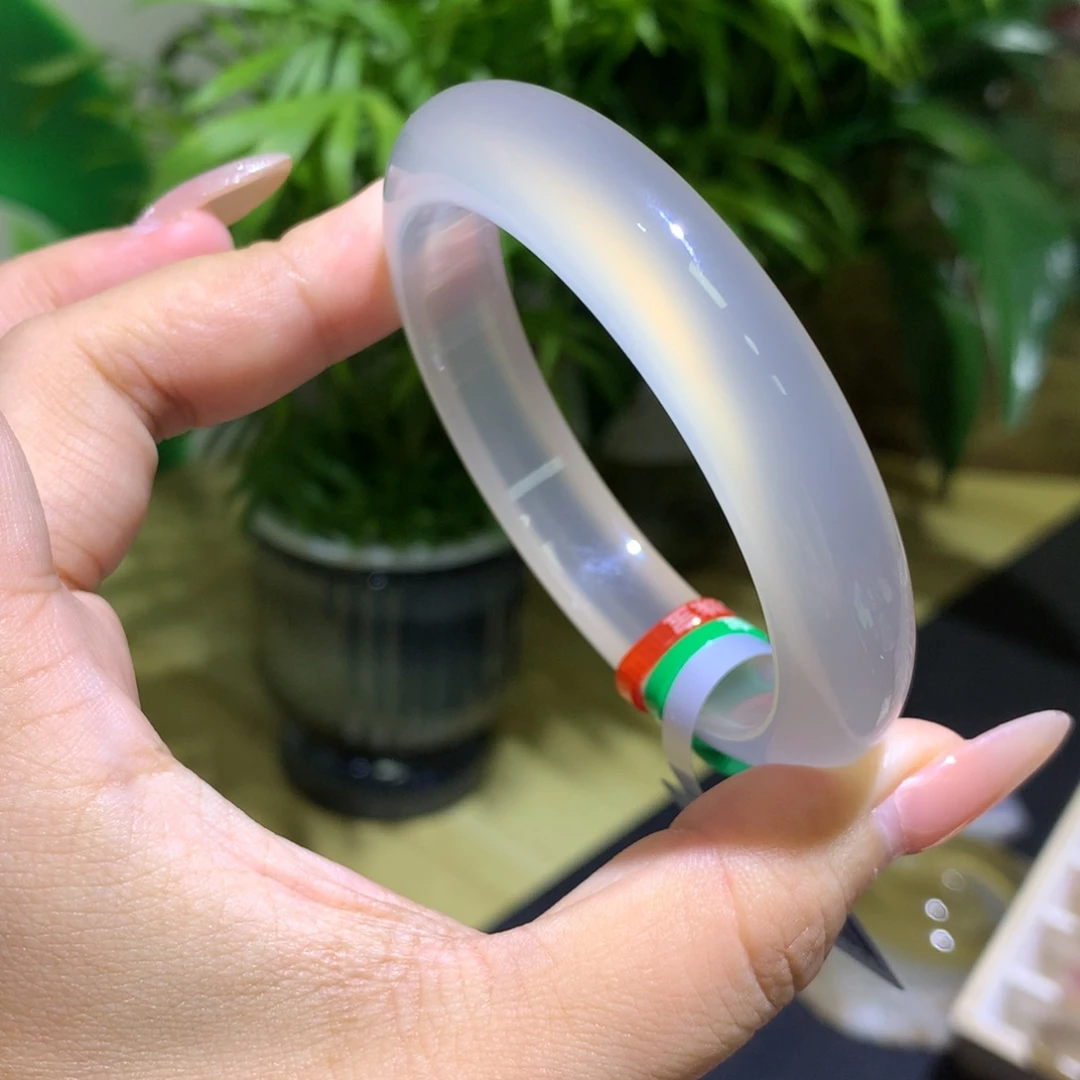 玛瑙/玉髓未镶嵌手镯带色跟漏