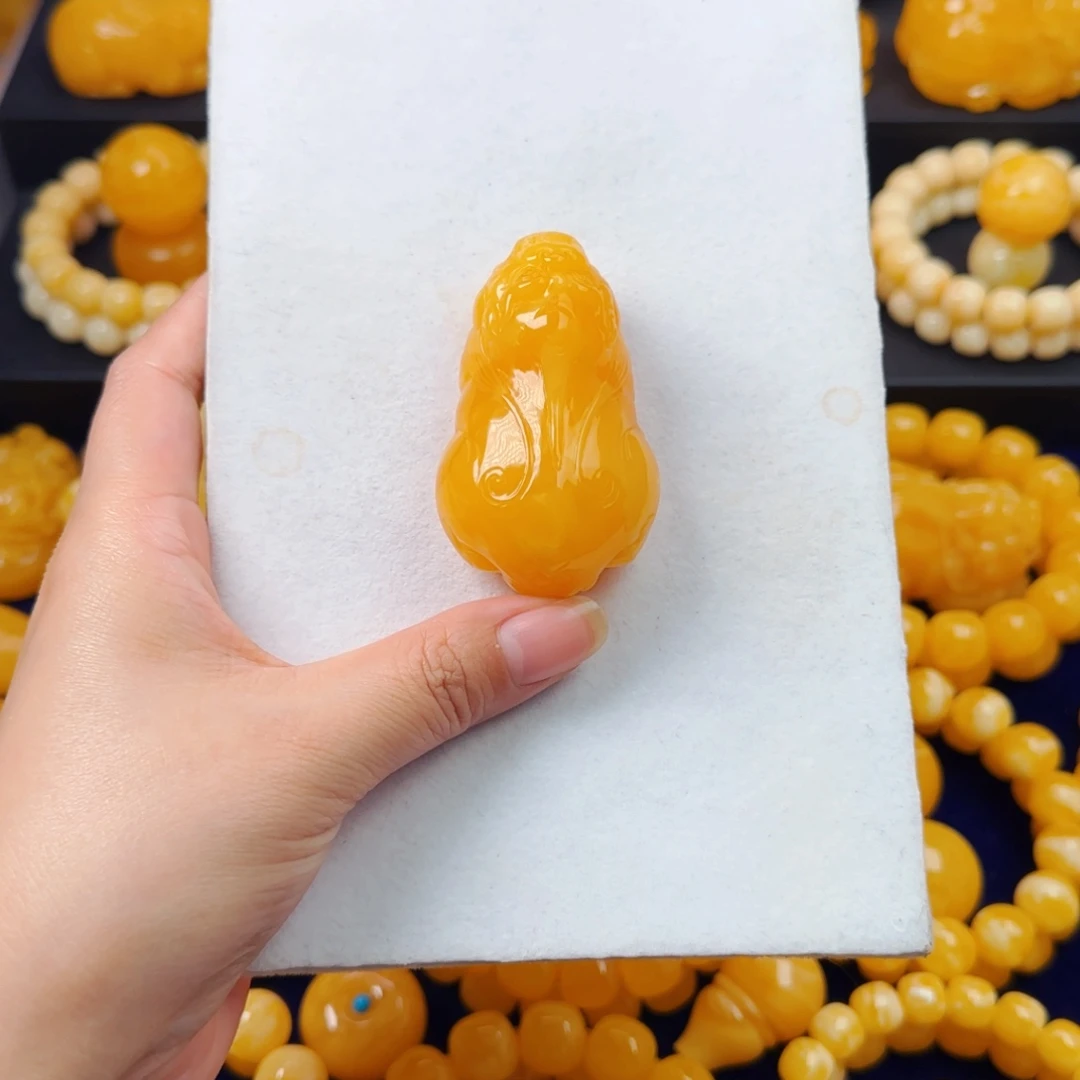 蜜蜡未镶嵌颈饰貔貅吊坠