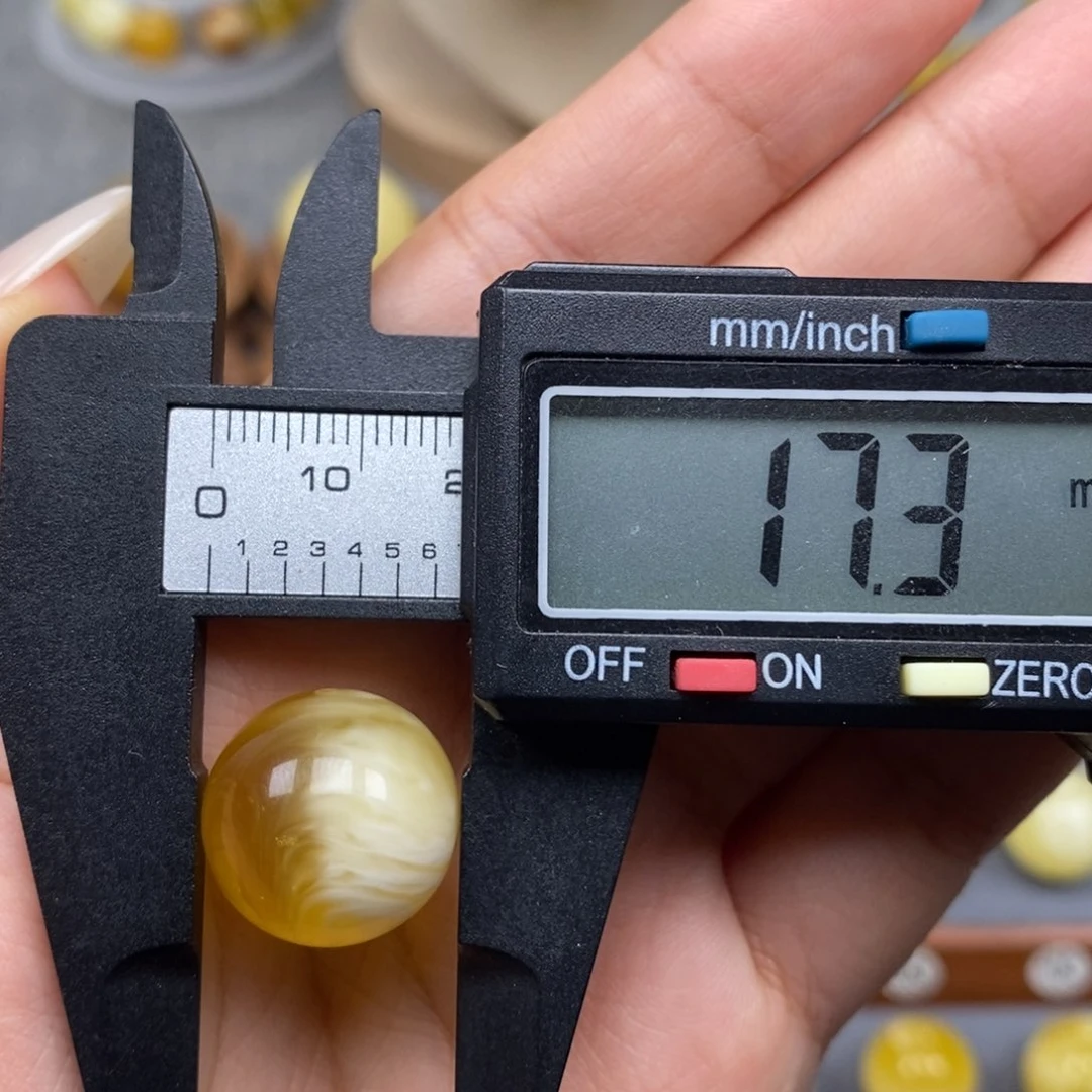 未镶嵌琥珀珠宝奇石