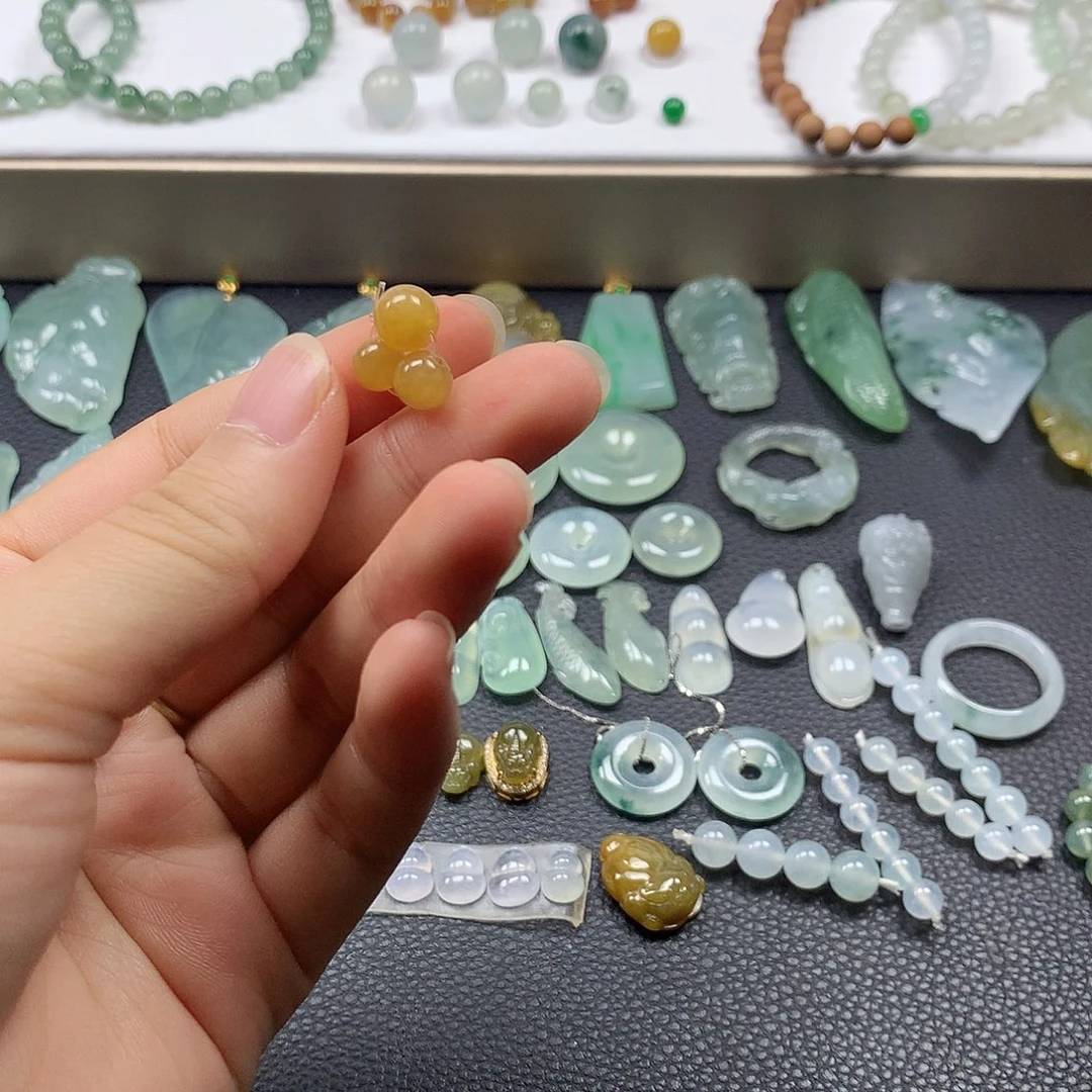 翡翠未镶嵌颈饰珠子