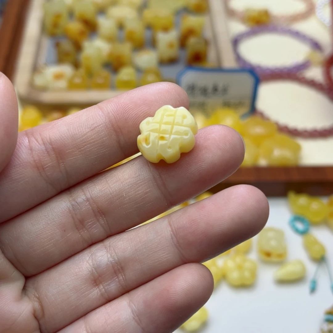 【闪购商品】蜜蜡裸石未镶嵌配饰