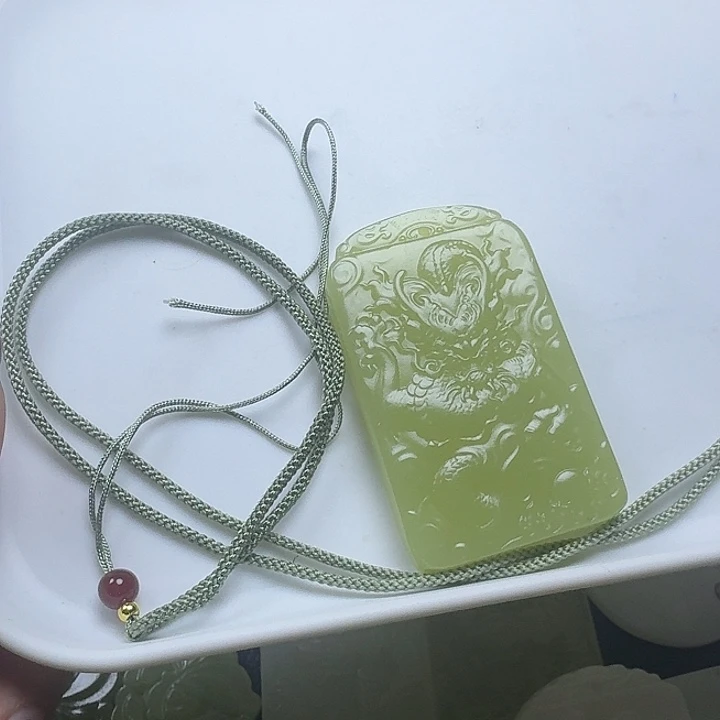 龍***少石英质玉未镶嵌颈饰