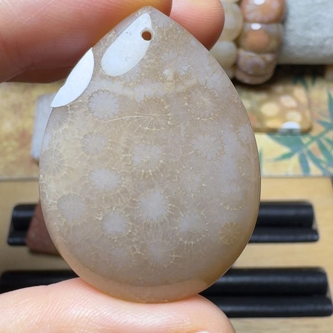 硅化玉奶茶色冰透花未镶嵌