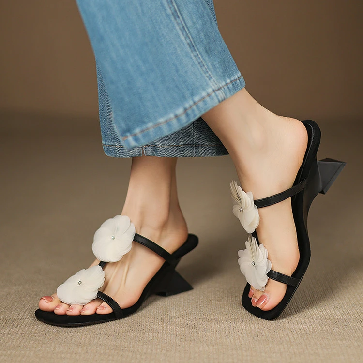 【rich金】法式坡跟粗跟一字拖2025年夏季优雅异型跟浅口纯色包头